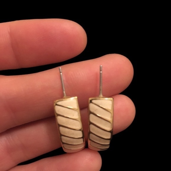 VINTAGE Hoop Earrings - Picture 5 of 9